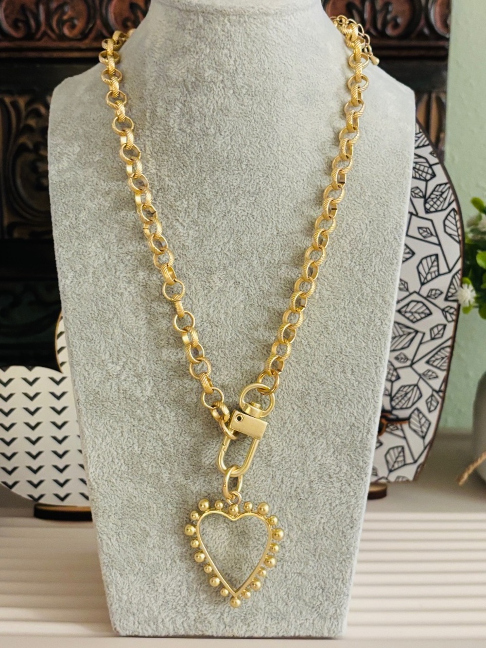 Matte Gold Heart Pendant Chain Necklace